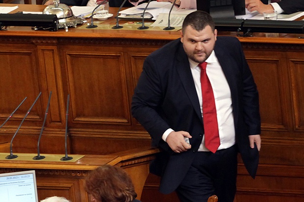 Пеевски е продал „Булгартабак“ на дубайските си аватари